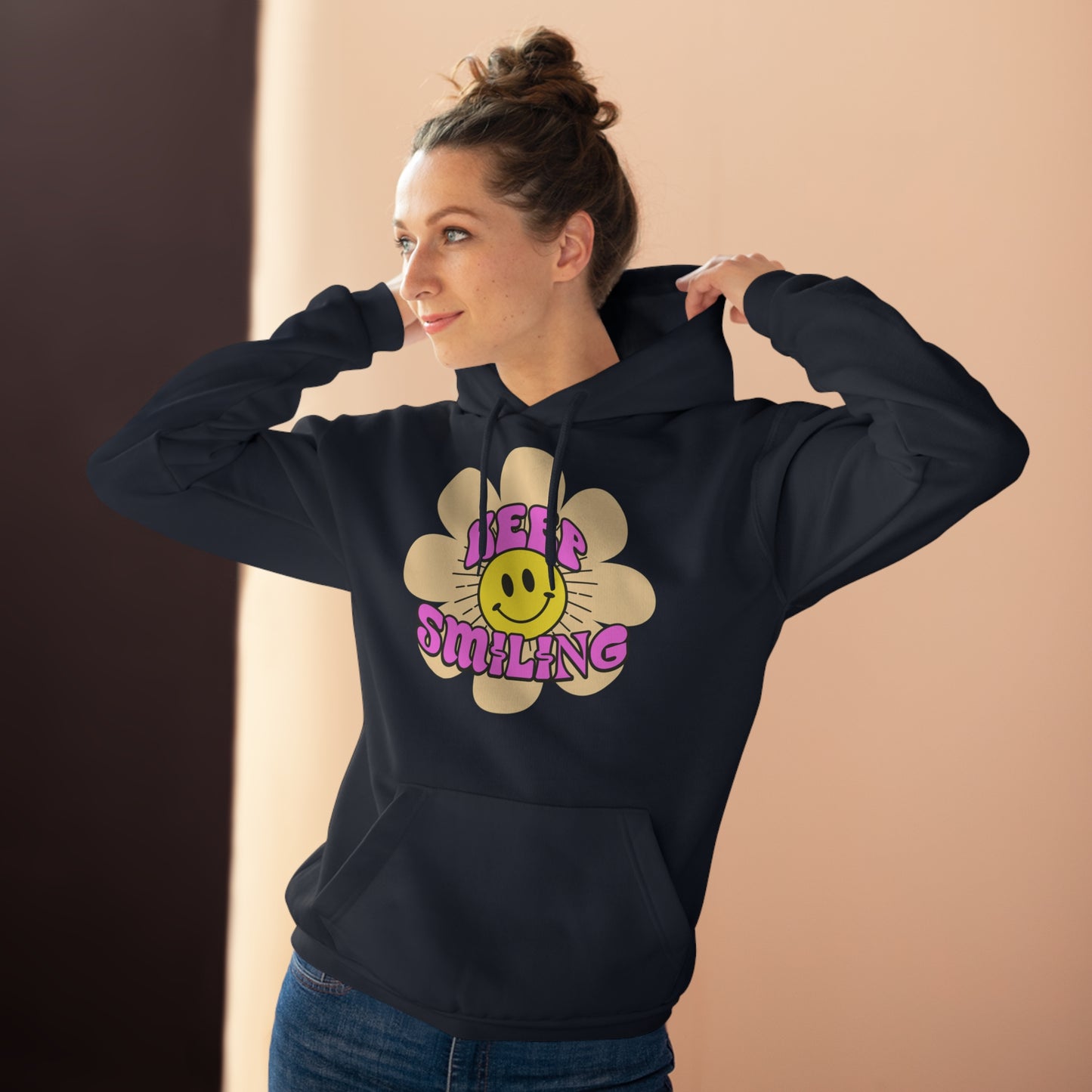 Smilende Solskin Unisex Pullover Hættetrøje | Hyggelig Sweatshirt til Hverdag, Perfekt Gave til Venner, Afslappet Streetwear, Happy Vibes