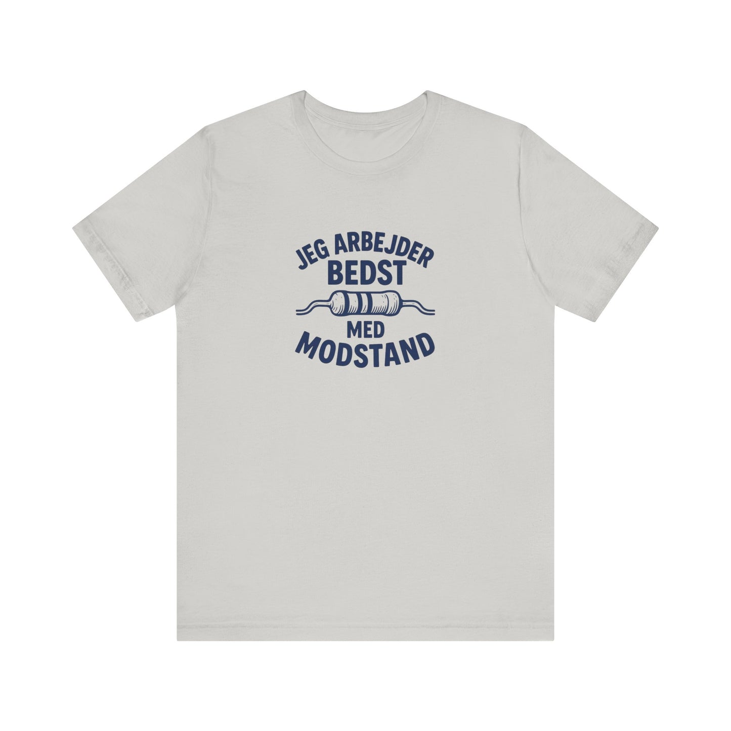 ,,Jeg arbejder bedst med modstand” Elektriker T-shirt - Dansk Håndværker Humor T-shirt