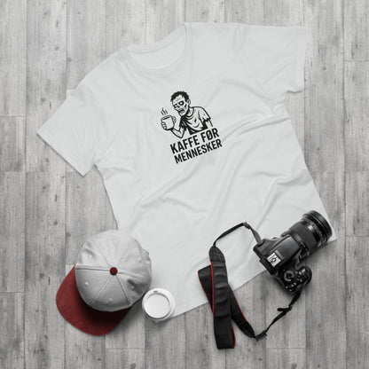 Kaffe før mennesker T-shirt | Sjov zombie T-shirt med humor til kaffeelskere, kollegaer og morgentrætte