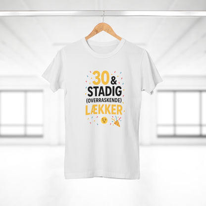 30 & stadig overraskende lækker T-shirt | Sjov 30 års fødselsdagsgave til ham og hende