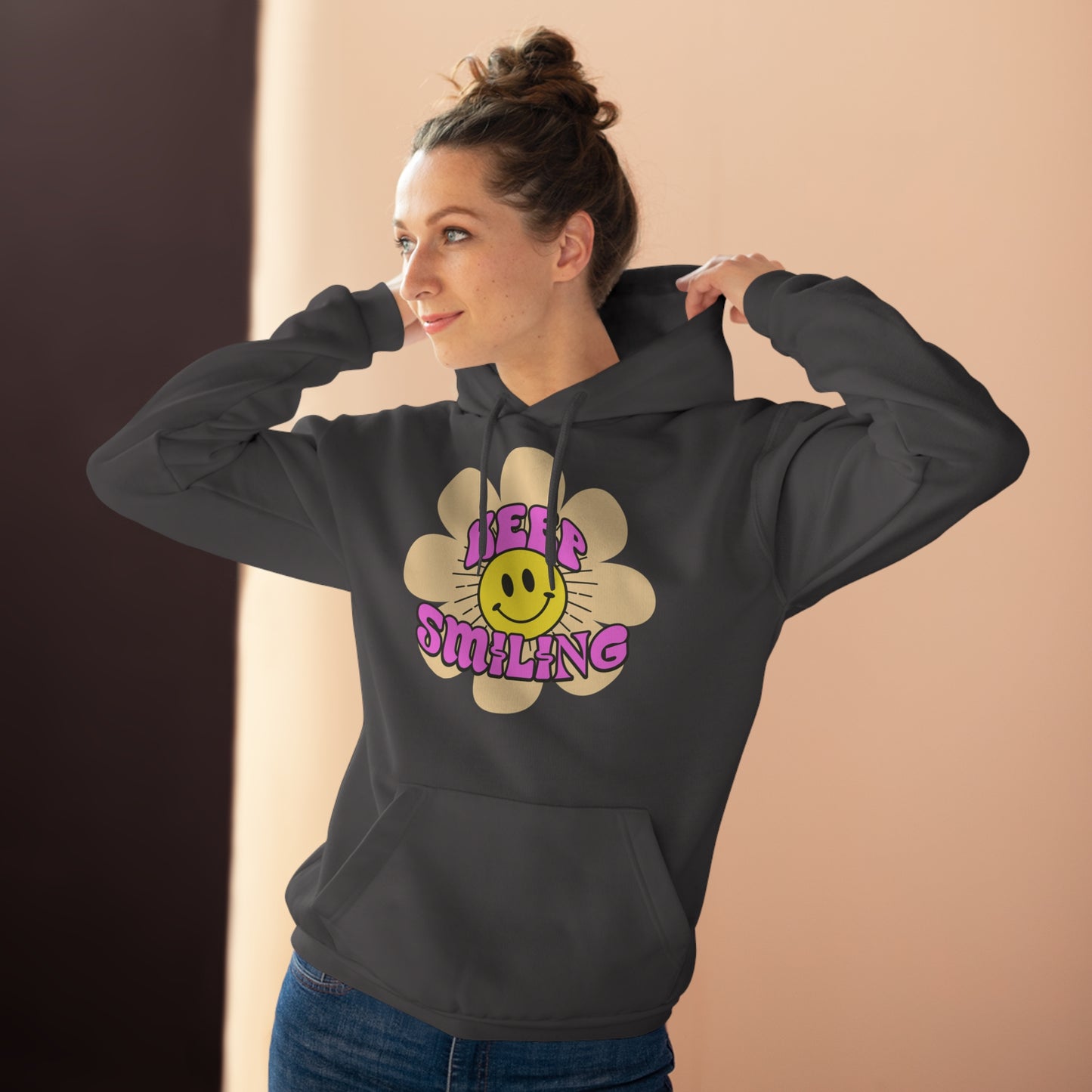 Smilende Solskin Unisex Pullover Hættetrøje | Hyggelig Sweatshirt til Hverdag, Perfekt Gave til Venner, Afslappet Streetwear, Happy Vibes